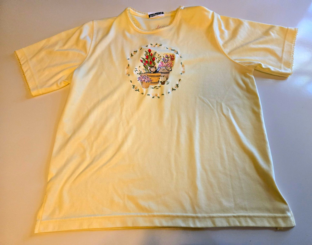 BonWorth Women's XS Yellow Embroidered Floral Cottagecore Short Sleeve T-Shirt